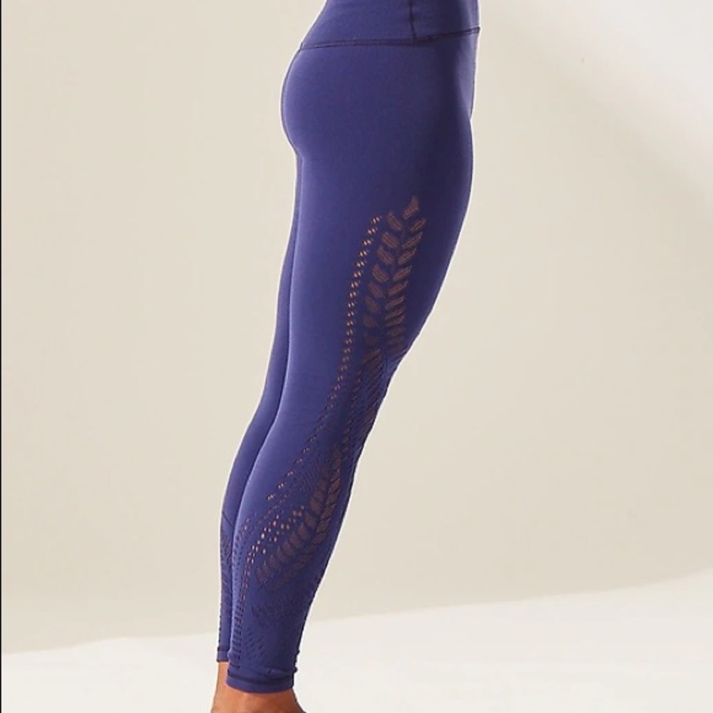 Athleta Warp Knit 7/8 Tight Yoga Leggings